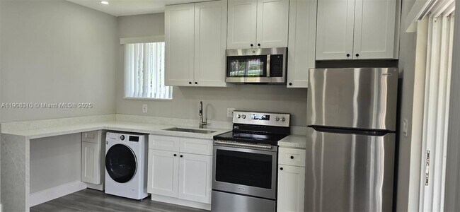 Primary Photo - 2533 Garfield St