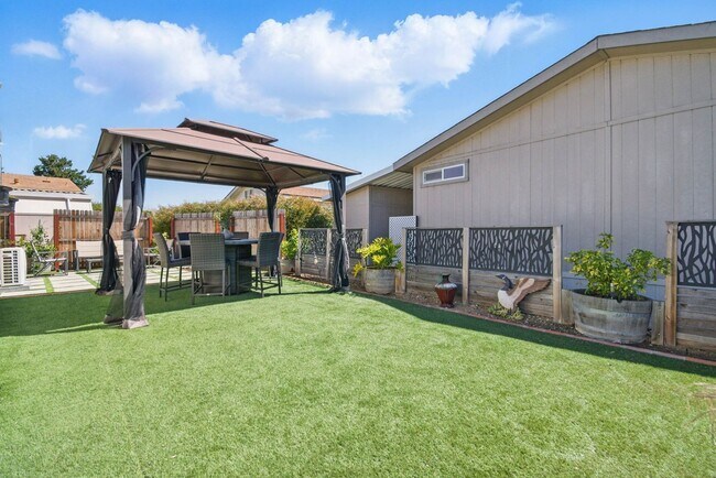 Building Photo - Highly Desirable Double Wide 55+ Home in R...
