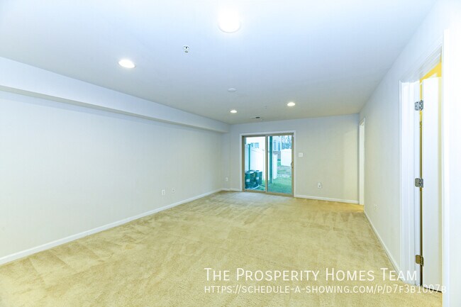 Building Photo - 2744 Fredericksburg Rd