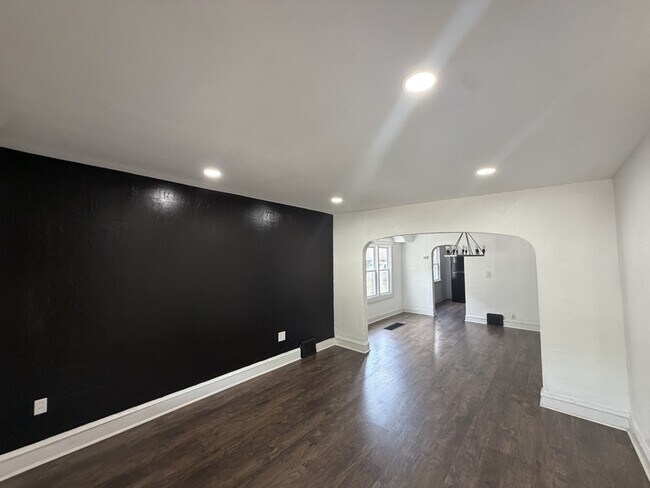 Building Photo - 4126 E 143rd St