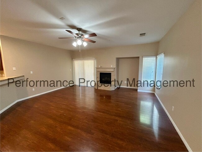 Building Photo - Stunning 4 Bed/2 Bath NW Bakersfield Home ...