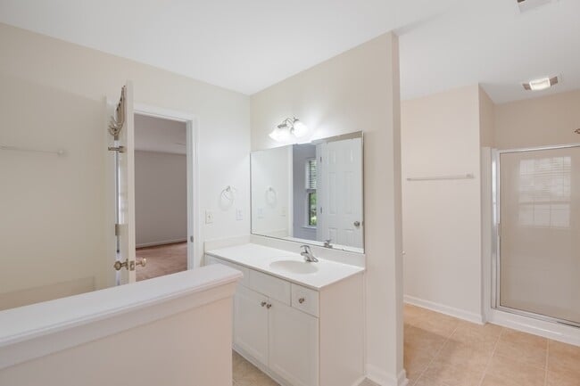 Building Photo - 212 Jasmine Pl Dr