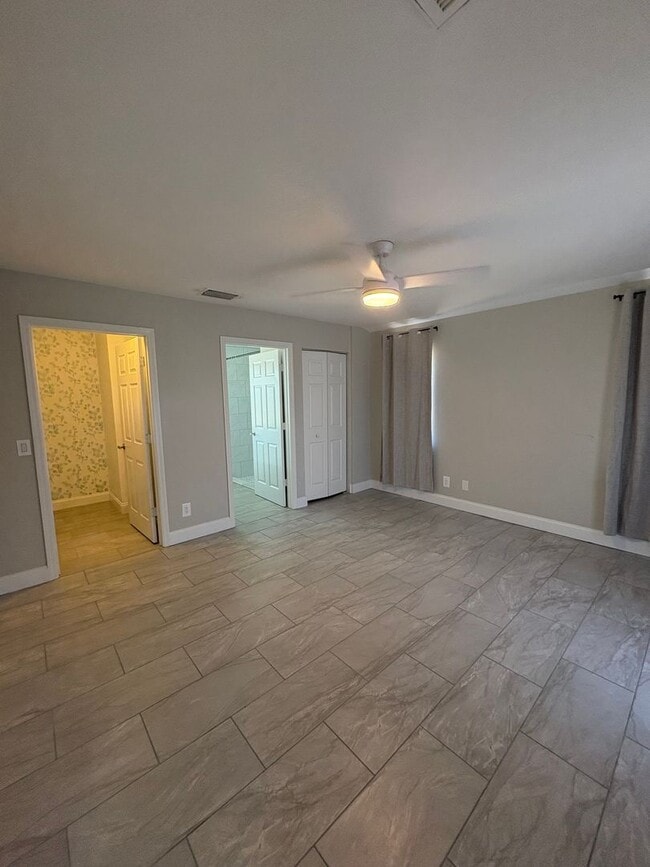 Building Photo - 3/2/2 with Solar!