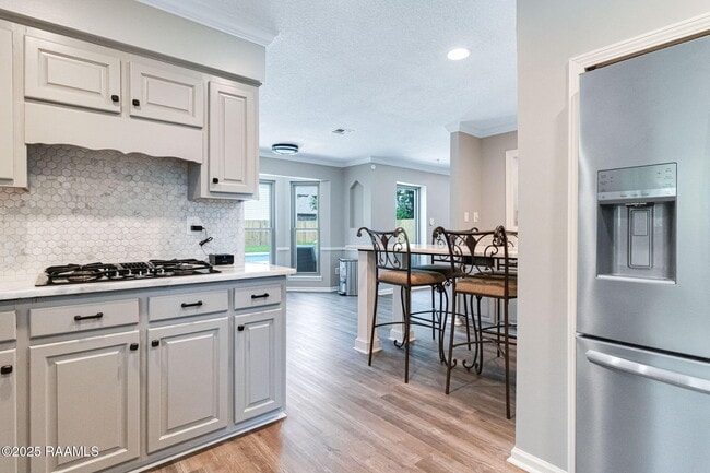 Building Photo - 206 Country Club Dr