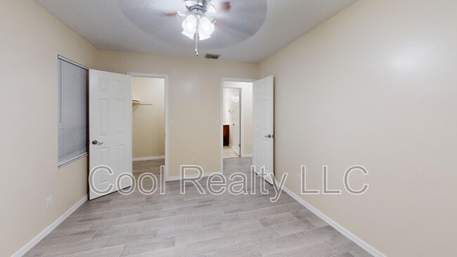 Building Photo - 680 Roger Sherman St