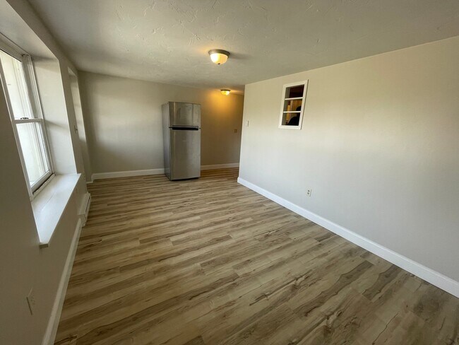 Building Photo - 185 N Main St