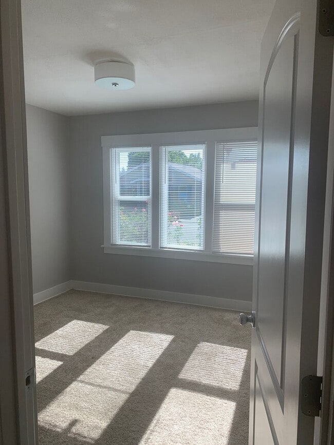 Building Photo - 54-2203