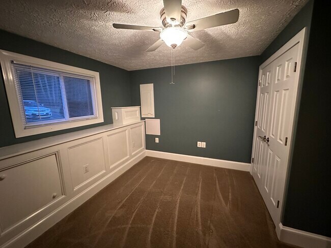 Building Photo - 502 Greenhill Ct