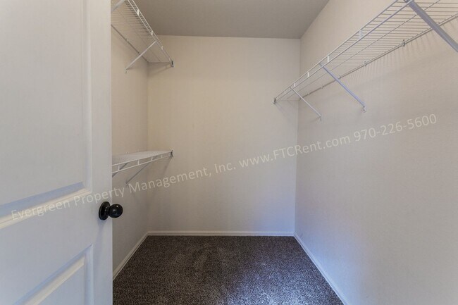 Building Photo - Beautiful 4 Bedroom in Windsor East!