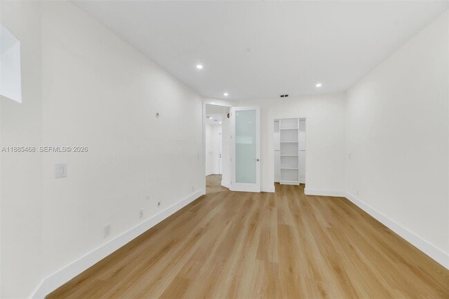 Building Photo - 6538 Via Regina
