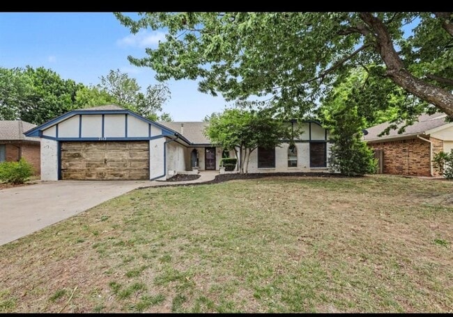 Building Photo - 2112 Bentham Pl