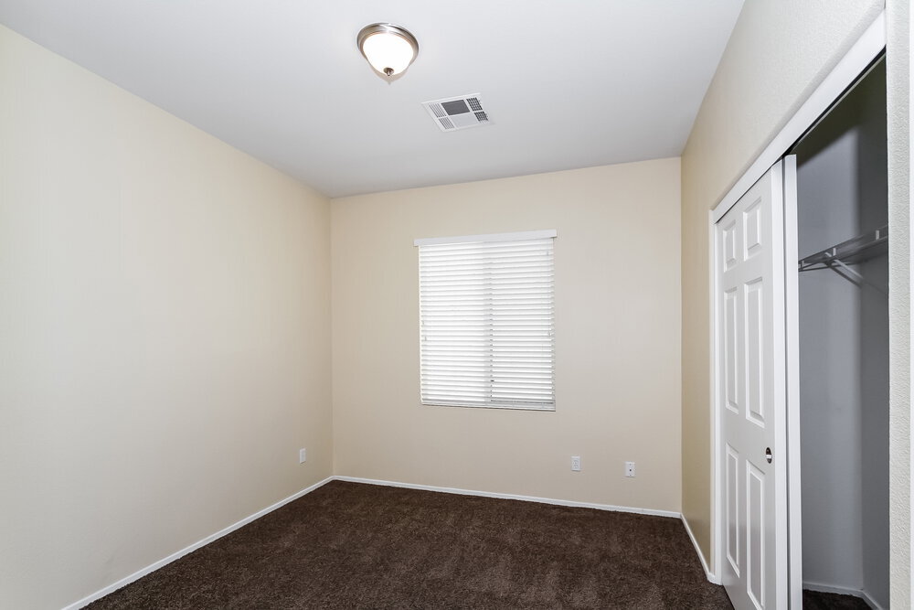 Building Photo - 9841 N Fast Elk St