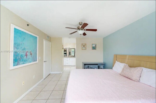 Building Photo - 19999 E Country Club Dr