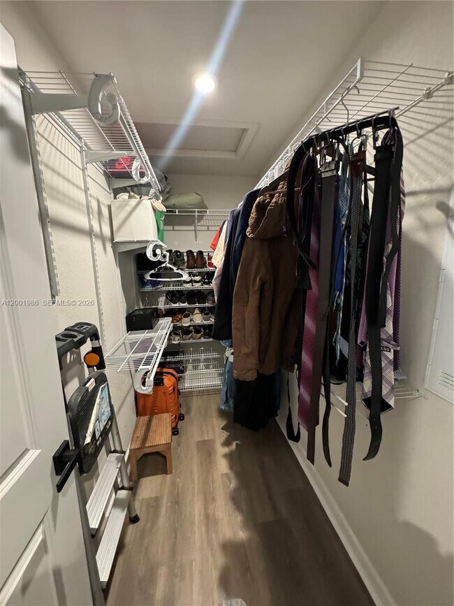 Building Photo - 1009 NW 4th Ter