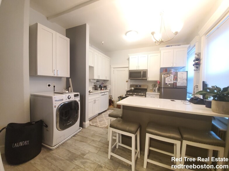 Building Photo - 76 Strathmore Rd