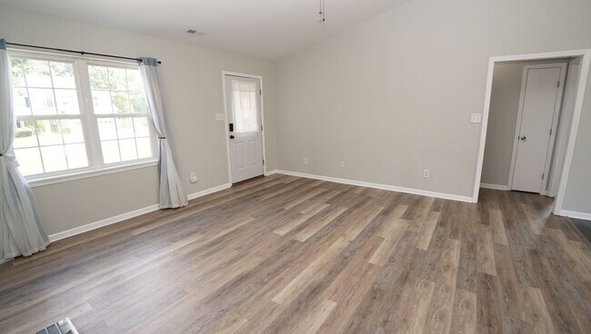 Building Photo - 301 Scranton Ct