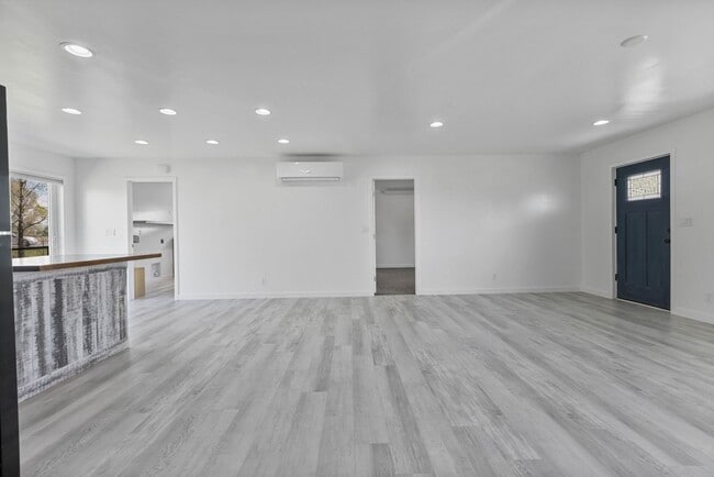 Building Photo - ***LEASE TAKEOVER*** COUNTRY CHARMER 3 BED...