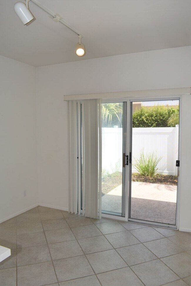 Building Photo - 3 Bedroom Townhome in La Jolla Village