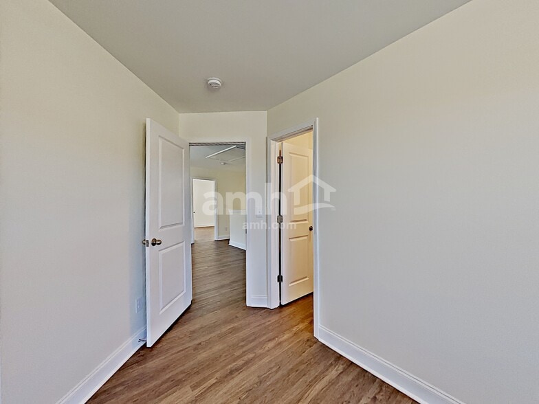 Building Photo - 5113 Jack Byrnes Dr