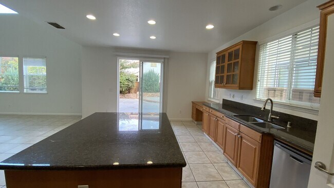 Building Photo - Mountain House Home Spacious 4 Bedroom, 3.5 Bath Home with Bonus Loft