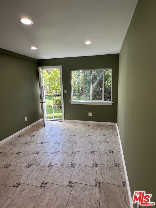 Building Photo - 621 S Highland Ave