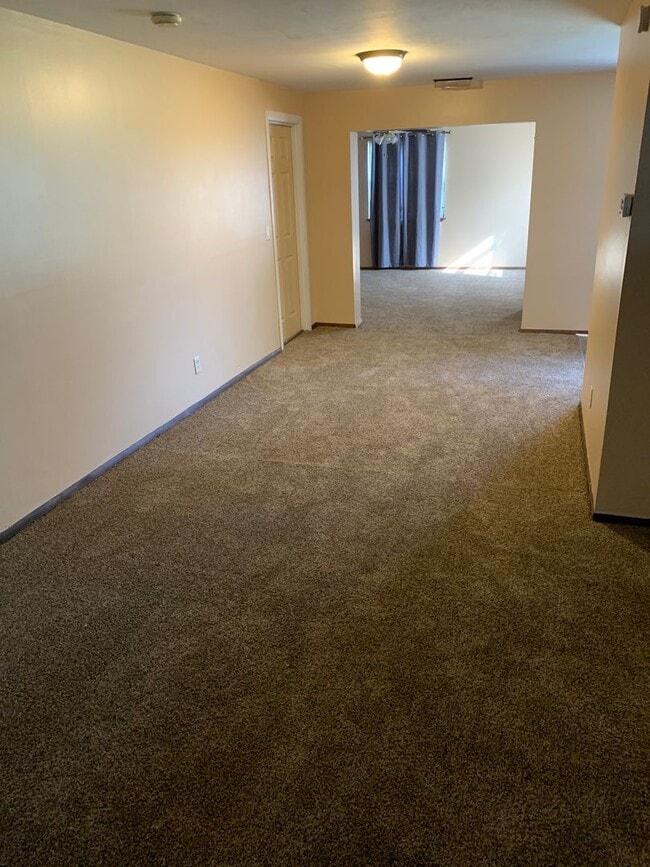 Building Photo - Three Bedroom One and a Half Bath Ranch Home in Delhi