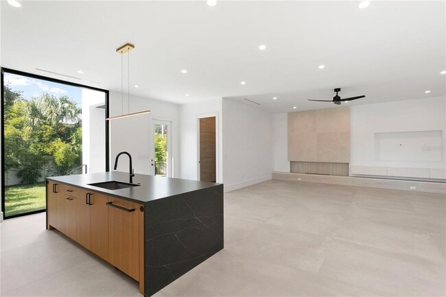 Building Photo - 3010 W Trilby Ave