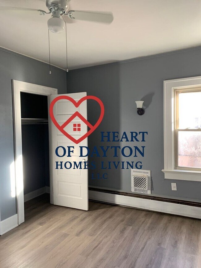 Building Photo - 1732 E 3rd St