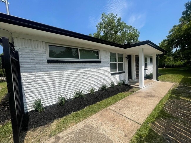 Building Photo - 4511 Alvin St