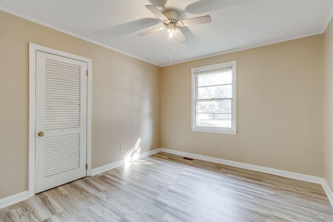 Building Photo - 2 Pickens Ct