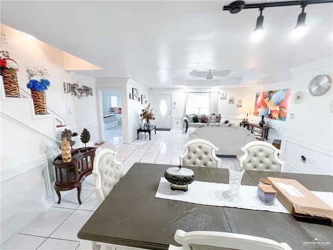 Building Photo - 23 Western Rd