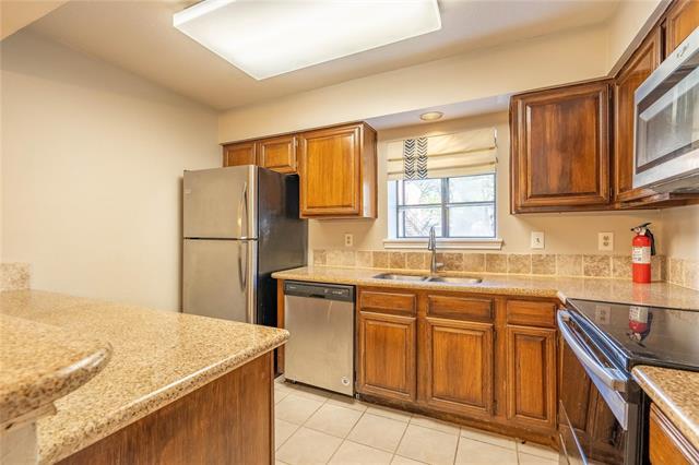 Building Photo - 15221 Berry Trail