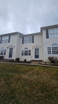 Building Photo - 2 Bdrm/2.5 Bath Townhome Bristol, TN