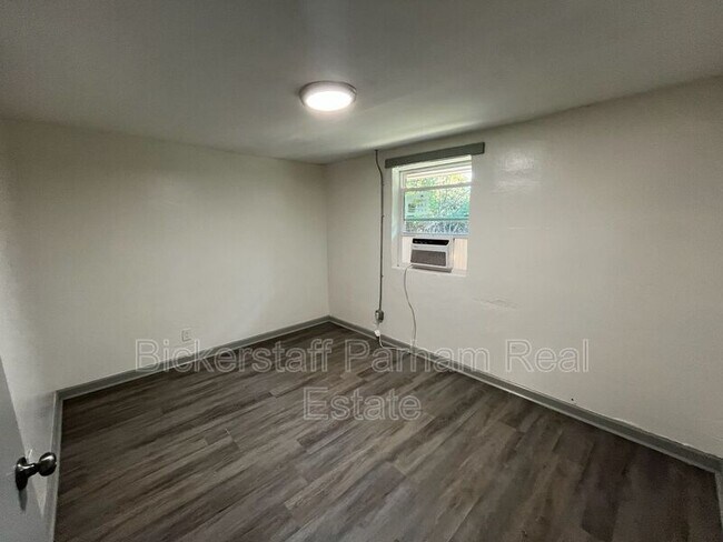 Building Photo - 1009 1st Pl S