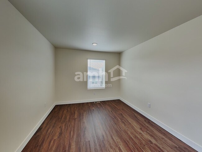 Building Photo - 4814 87th Ave NE