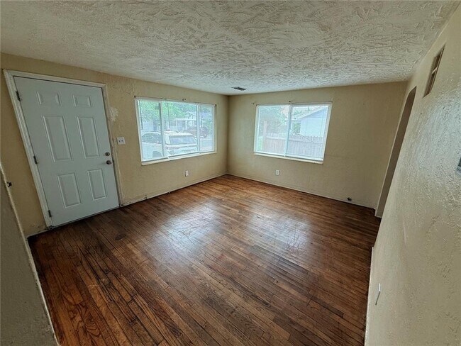 Building Photo - 1759 Temple Terrace S