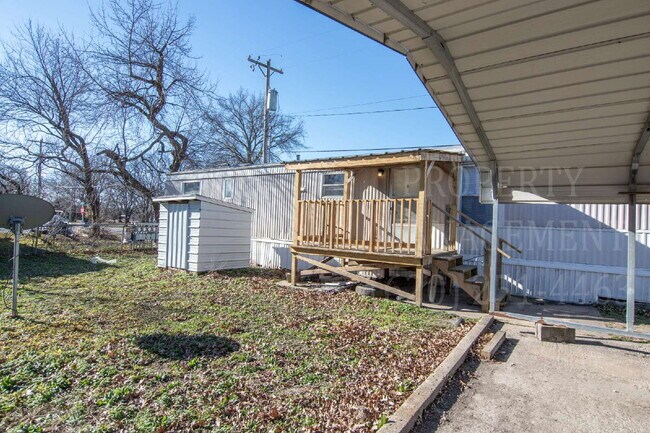 Building Photo - 2-Bed 2-Bath