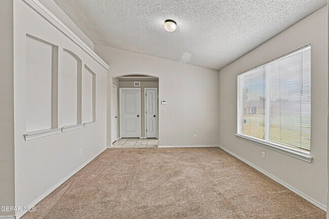 Building Photo - 11412 Flor Veronica Dr