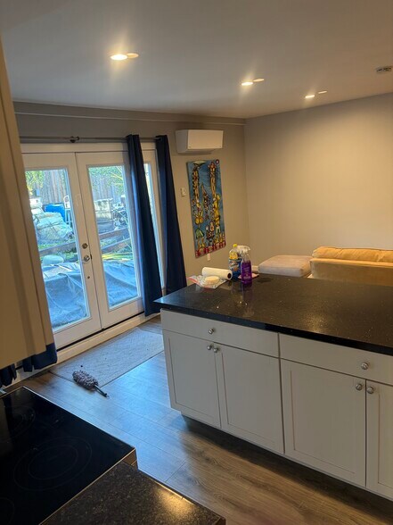 Living room - 433 S Fairview St