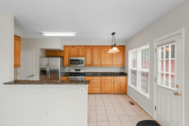 Building Photo - 7073 Kings Manor Dr