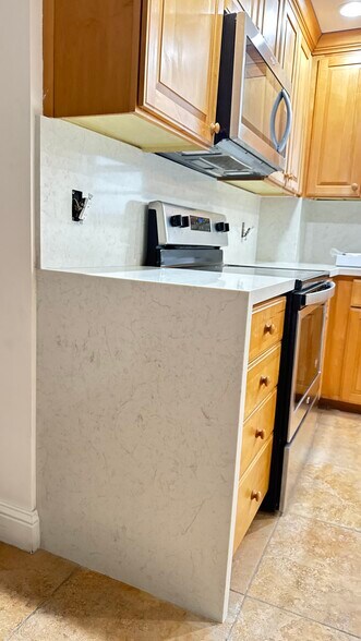 Building Photo - 5825 Collins Ave