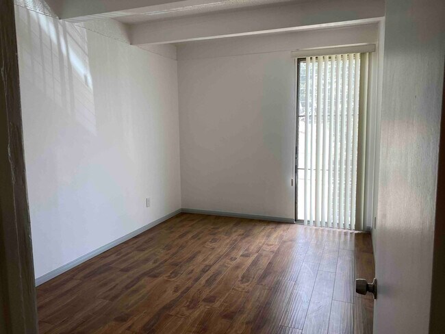 Bedroom - 1640 N Hobart Blvd