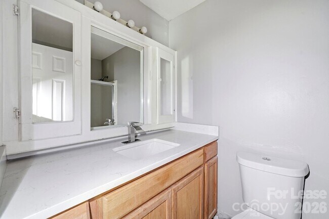 Building Photo - 4815 Carriage Dr Cir