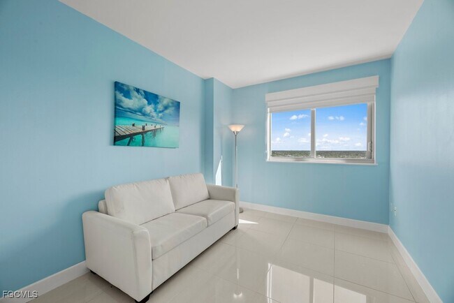 Building Photo - 3000 Oasis Grand Blvd