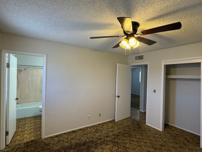 Building Photo - 3BR 2Ba home w/Large Fenced yard with RV g...