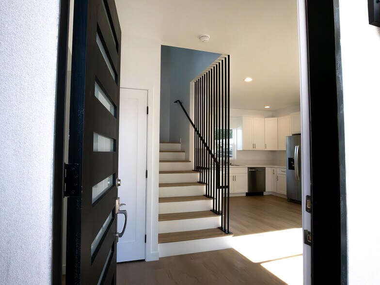 Building Photo - 2344 Gatewood St