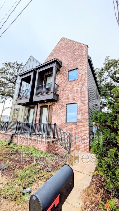 Building Photo - 379 S Clubbs St