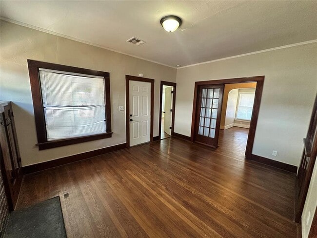 Building Photo - 746 S Jenkins Ave