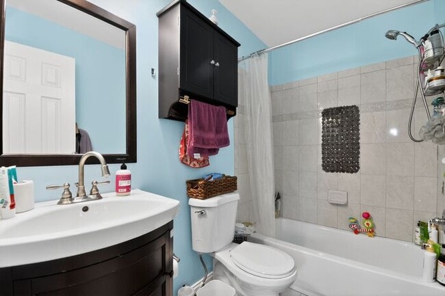 Building Photo - 816 Geranium St NW