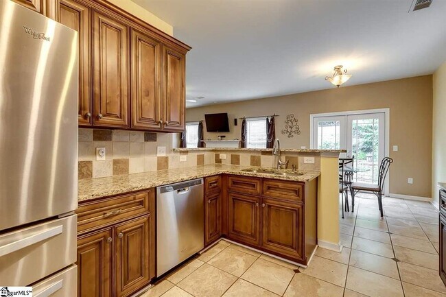 Building Photo - 14 Farmbrook Way